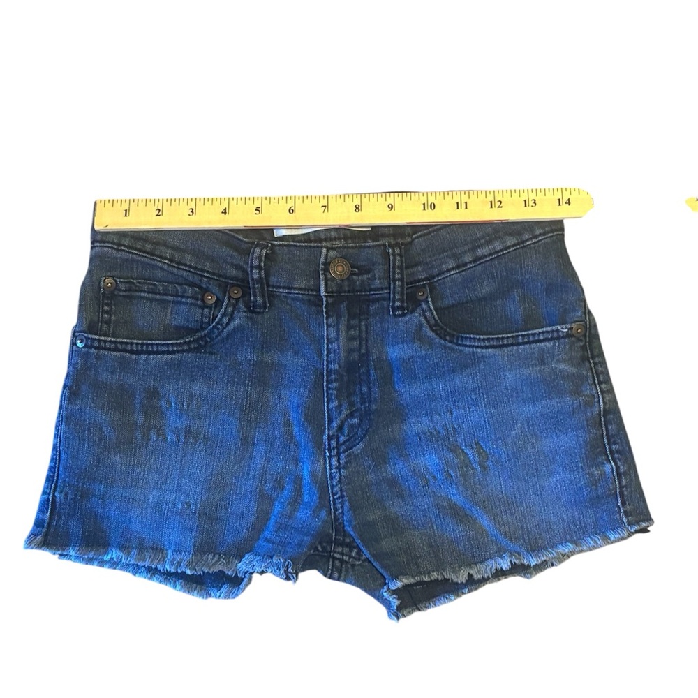 Levi’s Women’s Cutoff Denim Shorts Raw Hem Distressed Dark Wash | 28 | 511 slim